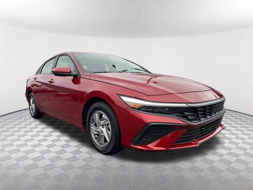 2024 Hyundai ELANTRA SE