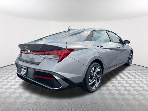 Fluid Metal 2025 Hyundai ELANTRA Limited