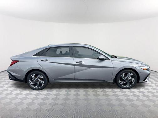 Fluid Metal 2025 Hyundai ELANTRA Limited