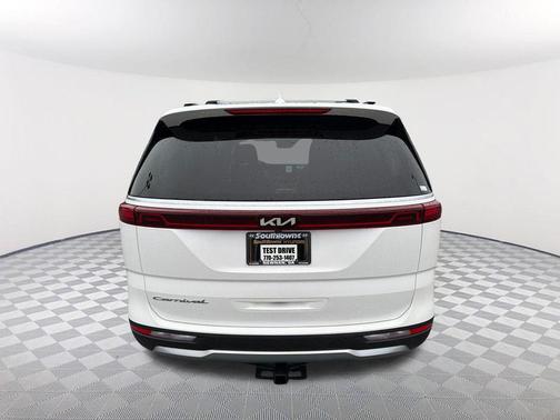Snow White Pearl 2022 Kia Carnival SX Prestige