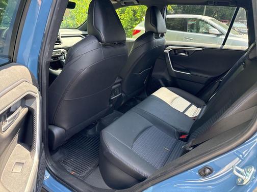 Midnight Black Metallic 2022 Toyota RAV4 Hybrid SE
