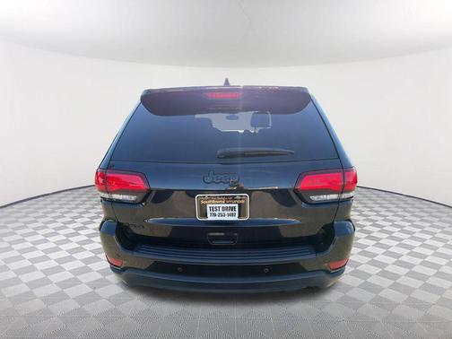 Diamond Black Crystal Pearlcoat 2018 Jeep Grand Cherokee Upland