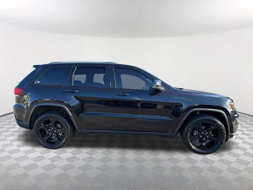 Diamond Black Crystal Pearlcoat 2018 Jeep Grand Cherokee Upland