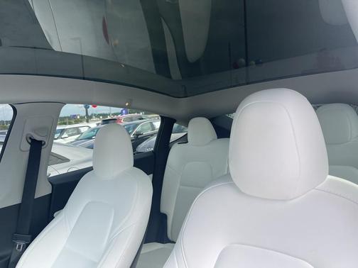 2022 Tesla Model Y Long Range Dual Motor All-Wheel Drive