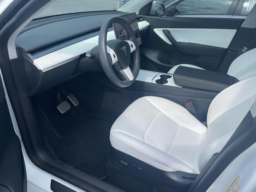 2022 Tesla Model Y Long Range Dual Motor All-Wheel Drive