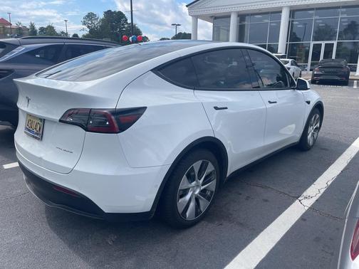 2022 Tesla Model Y Long Range Dual Motor All-Wheel Drive
