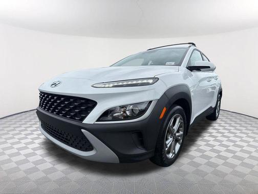 Lunar White 2023 Hyundai KONA SEL