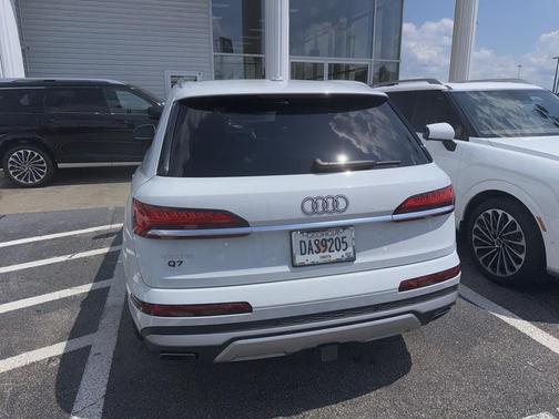 2025 Audi Q7 45 Premium