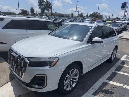 2025 Audi Q7 45 Premium