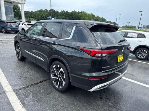 Black Diamond 2024 Mitsubishi Outlander SE S-AWC