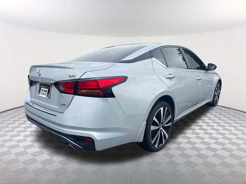 2022 Nissan Altima SR Intelligent AWD