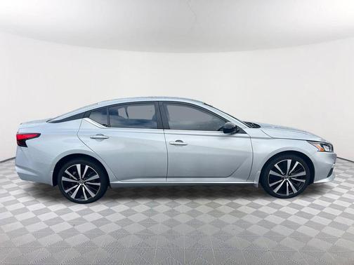 2022 Nissan Altima SR Intelligent AWD