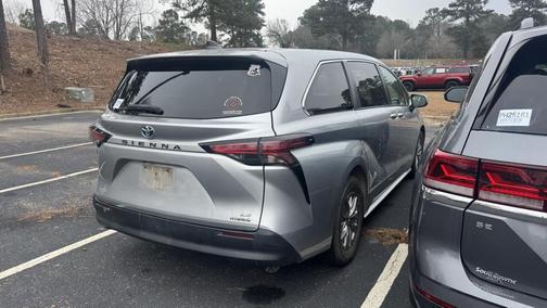 2021 Toyota Sienna LE