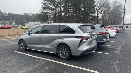 2021 Toyota Sienna LE