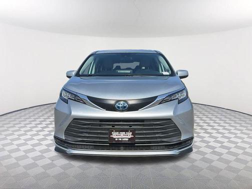 2021 Toyota Sienna LE