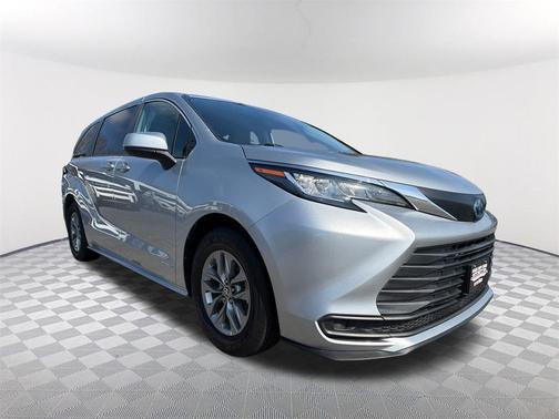 2021 Toyota Sienna LE