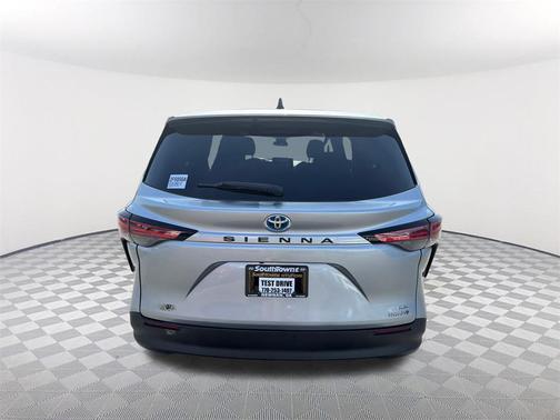 2021 Toyota Sienna LE
