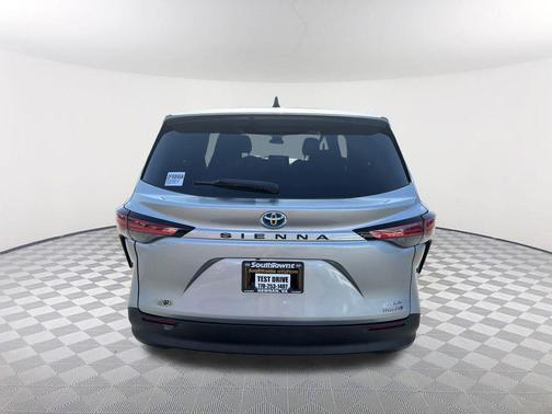 2021 Toyota Sienna LE