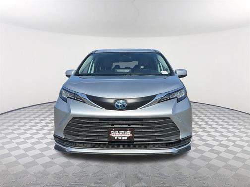2021 Toyota Sienna LE