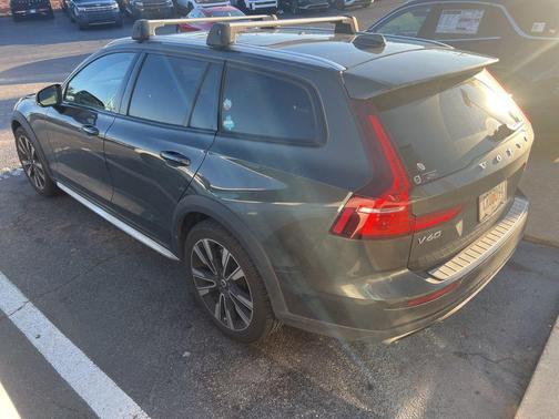 2021 Volvo V60 Cross Country T5