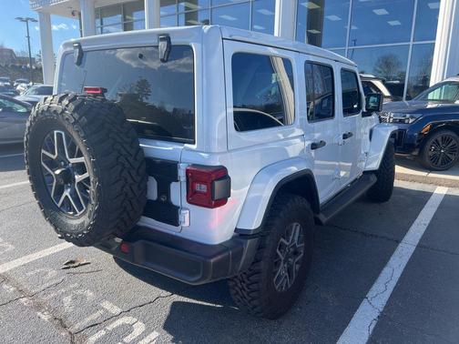 2025 Jeep Wrangler 4-Door Sahara 4x4