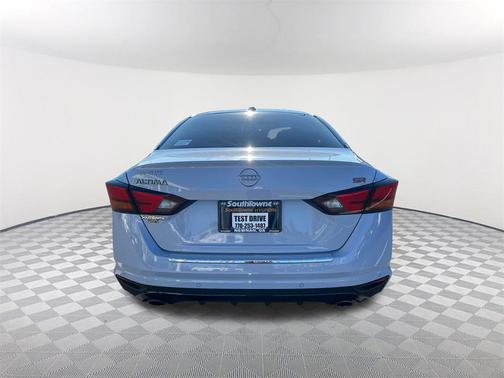 2023 Nissan Altima SR FWD
