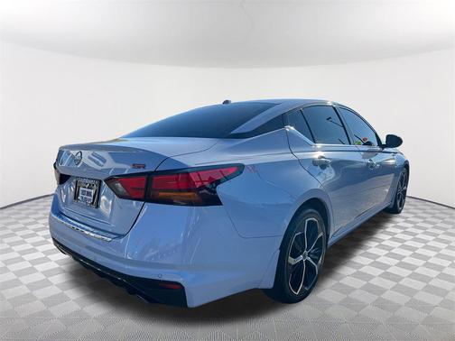 2023 Nissan Altima SR FWD