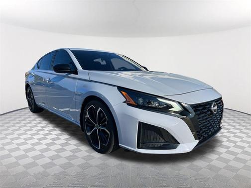 2023 Nissan Altima SR FWD