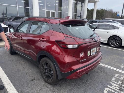 2023 Nissan Kicks SR