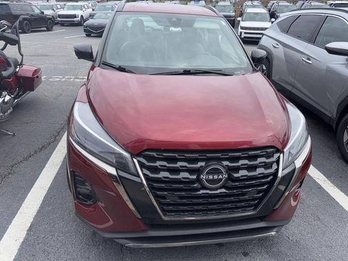 2023 Nissan Kicks SR