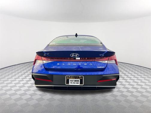 2025 Hyundai ELANTRA Limited