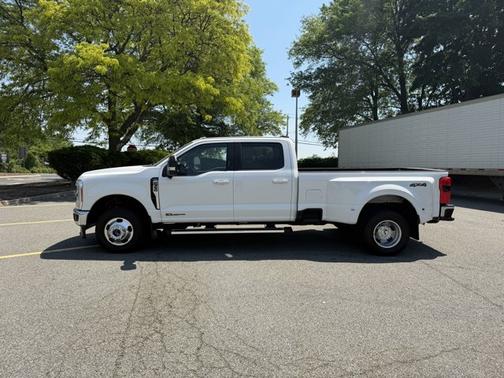 STAR WHITE 2024 Ford F-350 LARIAT SUPER DUTY