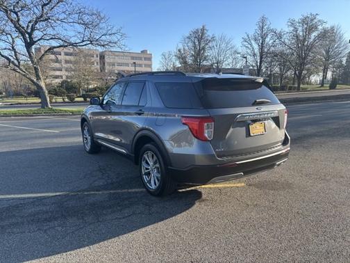 CARBONIZED GRAY METALLIC 2022 Ford Explorer XLT