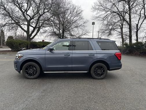 BLUE TINTED CLEARCOAT 2022 Ford Expedition XLT