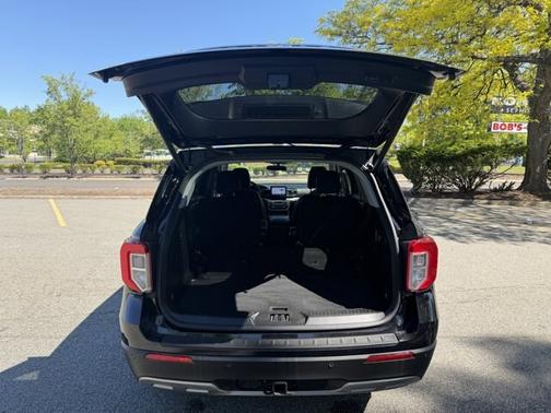 AGATE BLACK METALLIC 2023 Ford Explorer XLT