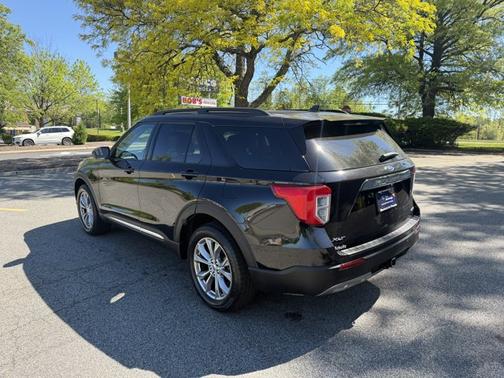 AGATE BLACK METALLIC 2023 Ford Explorer XLT