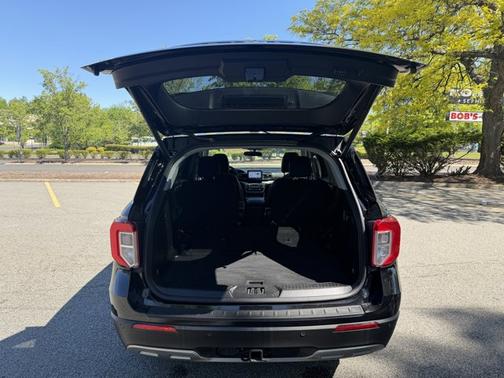 AGATE BLACK METALLIC 2023 Ford Explorer XLT