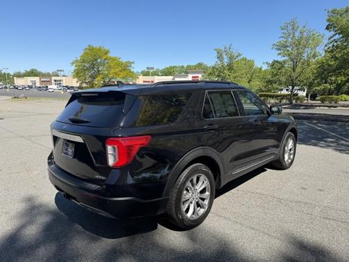 AGATE BLACK METALLIC 2023 Ford Explorer XLT