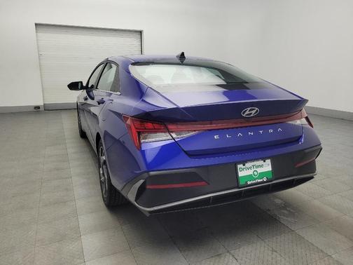 2025 Hyundai ELANTRA SEL