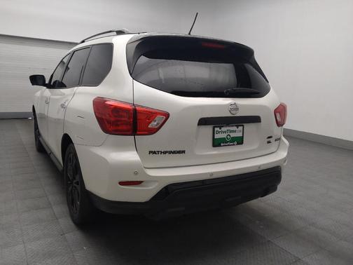 White 2018 Nissan Pathfinder SL