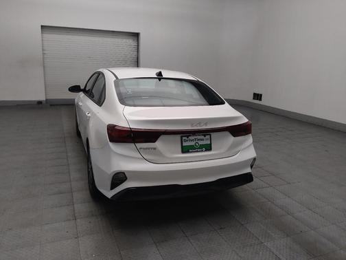 Snow White Pearl 2023 Kia Forte LXS