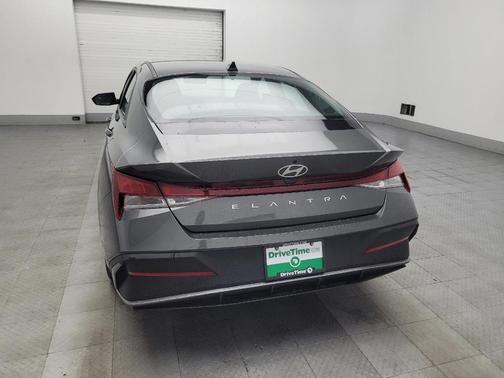 2024 Hyundai ELANTRA SE