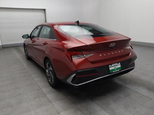 2025 Hyundai ELANTRA SEL