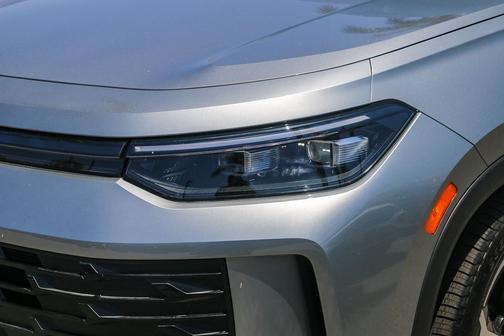 Silver 2026 Volkswagen Tiguan 2.0T SE