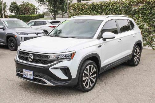White 2022 Volkswagen Taos 1.5T SE