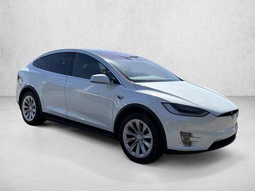Pearl White Multi-Coat 2019 Tesla Model X 75D