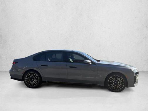 Brooklyn Grey Metallic 2025 BMW 740 740i