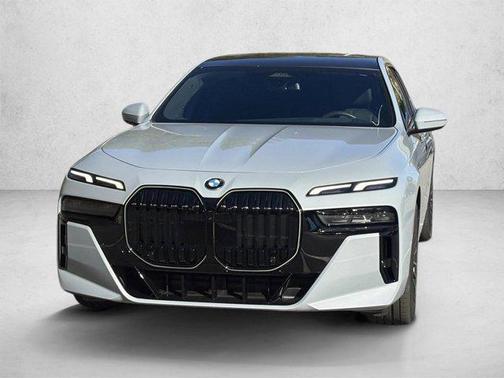 Brooklyn Grey Metallic 2025 BMW 740 740i