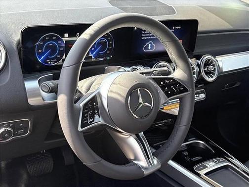 2025 Mercedes-Benz EQB 300 4MATIC