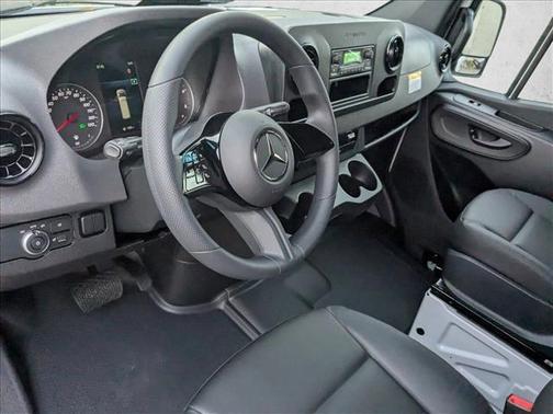 2025 Mercedes-Benz Sprinter 2500 Standard Roof